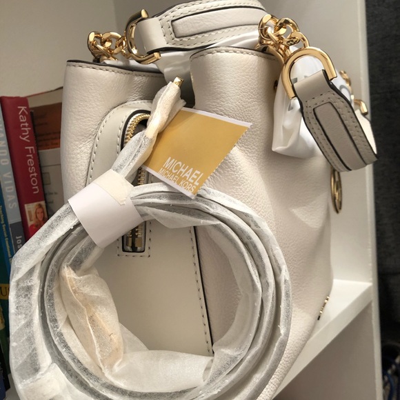 Micheal Kors bag - Picture 3 of 7